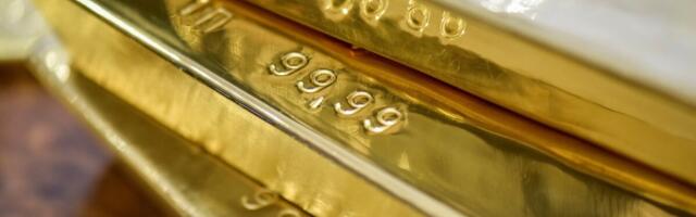 Стоимость золота резко упала