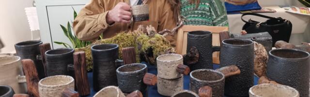 Весенняя ярмарка в Нарвской библиотеке: необычные изделия, юные покупатели и восемь новых мастеров