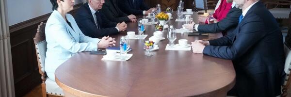О чем пишет пресса: политический кризис, Проблема зависимостей не уменьшается