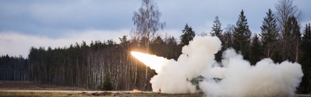 ФОТО И ВИДЕО | Ракетные залпы обозначили начало учений Swift Response в Эстонии