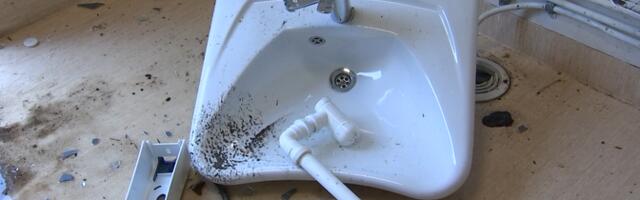 В общественных туалетах Таллинна растет число случаев вандализма: власти винят школьников