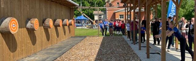 В Мяэтагузе открылся центр метания топоров