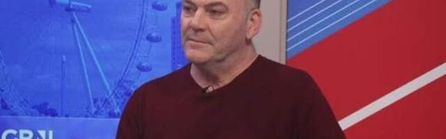 Британский водитель автобуса уволен за геройское задержание вора. Общественность возмущена.