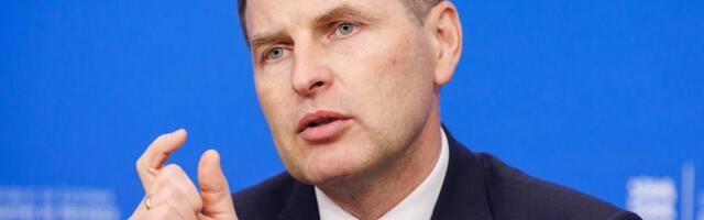 Министр обороны Ханно Певкур смог уехать из Дубая в Оман