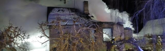 В Тартумаа при пожаре в доме обнаружена погибшая женщина