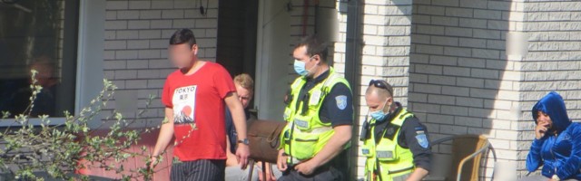 Что происходит? Полиция вывела полуобнаженного мужчину из соседнего с Керсти Кальюлайд дома