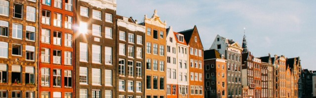Туристы снова могут арендовать жилье в центре Амстердама