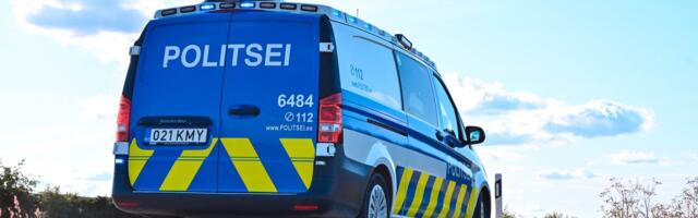 Подростки на мопедах не справились с управлением и пострадали. Что еще произошло на дорогах за сутки?