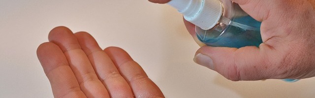 Из страха перед коронавирусом? Мужчина похитил бутылку дезинфицирующего средства