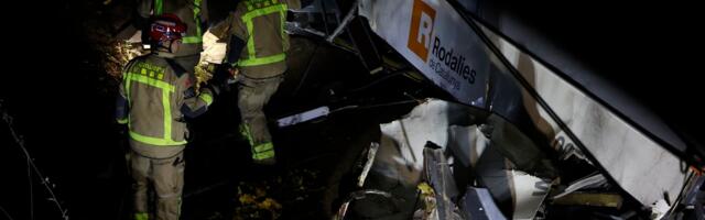 В Испании на поезд обрушилась стена: погиб машинист, еще 37 человек пострадали