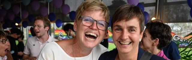 Швейцария легализовала однополые браки