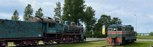 Музей железных дорог Хаапсалу оградит поезда перед зданием вокзала