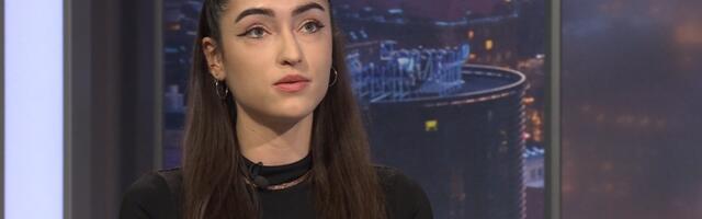 Тренер по фигурному катанию Анастасия Смоленски исполнила на льду обратное сальто