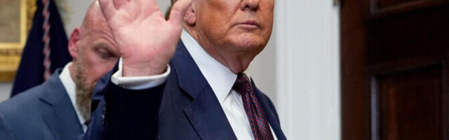 Трамп приказал переместить две атомные подлодки после заявлений экс-президента РФ Медведева