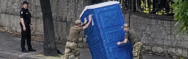 Правда ли, что в Кривом Роге сотрудники ТЦК перевернули биотуалет с военнобязанным?
