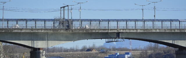 ФОТО: из Нарвы виден дым от пожара в порту Усть-Луги