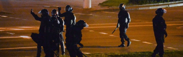 "Демократия закончилась. Теперь будем вас п***ь!" Депортированные из Минска латвийцы про избиения и тюрьму