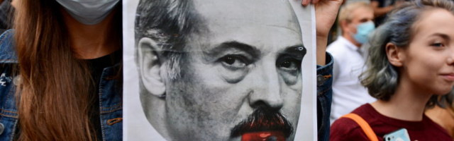 Борьба диктатора Лукашенко: угрозы бастующим рабочим завода и изнасилования в тюрьмах