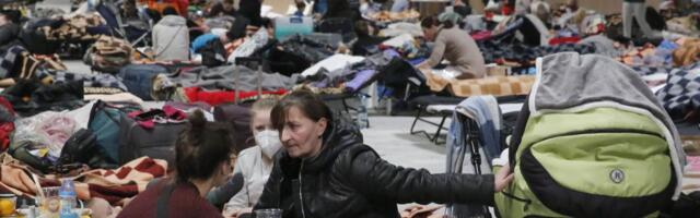 ”Если бы можно было это прекратить, я бы жизнь свою отдала”. Война в Украине привела к миграционной катастрофе, какой Европа не видела с 1940-х