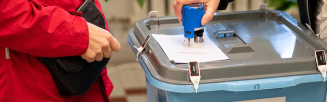 К полудню на выборах проголосовало 44% избирателей: самая низкая явка пока в Ида-Вирумаа