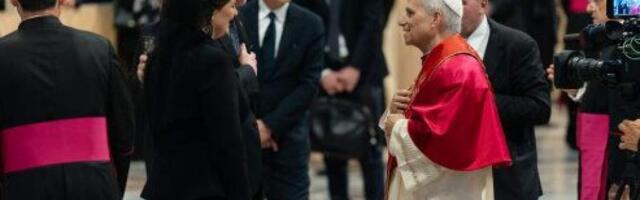 Науседа в Ватикане поздравил папу Льва XIV и пригласил его посетить Литву