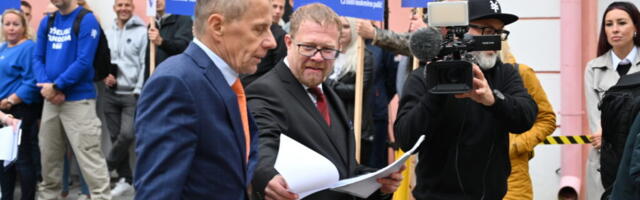 «Один за всех, и все за одного!»: спасатели, учителя и полицейские потребовали «думать о людях»