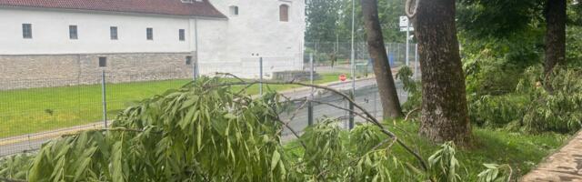 Девять уездов получили предупреждение о грозах и сильном ветре