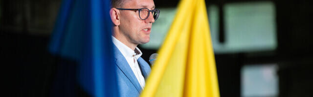 Михал назвал опрос об украинских флагах операцией по воздействию на общественное мнение