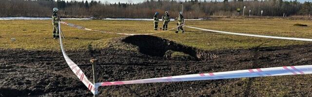 ФОТО: рядом с шоссе Йыхви – Тарту обрушился шахтенный ход