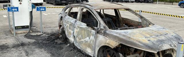 Электромобиль Škoda сгорел на парковке автосалона во время зарядки