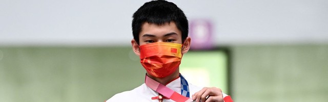 16-летний китаец стал самым молодым медалистом в истории стрельбы