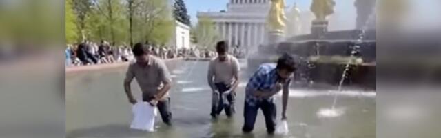 Правдиво ли это видео про индийцев, стирающих одежду в фонтане в Москве?