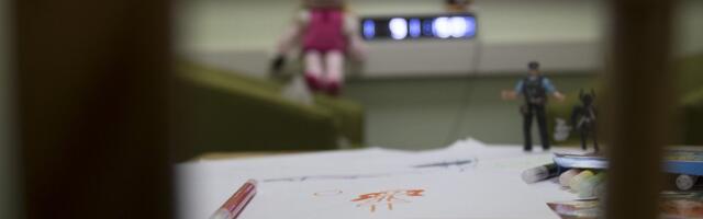 Ужас в Латвии. Без еды и воды, со сломанными ребрами: мать годами издевалась над ребенком