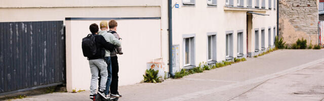 Министерство климата подумывает запретить использование электросамокатов детьми младше 10 лет