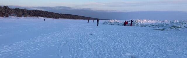 С 10 января разрешен выход на лед Псковского и Теплого озера