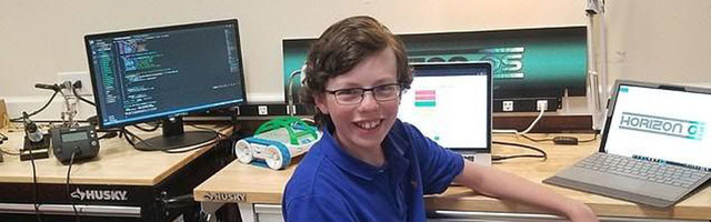 В США 12-летний мальчик в мае одновременно закончит школу и колледж.