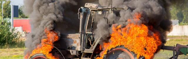 Пожароопасность на полях растет: в Эстонии уже погибли в огне несколько тракторов и пресс-подборщиков