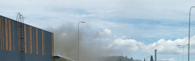 Спасатели потушили пожар на складе торгового центра Vesse в Ласнамяэ