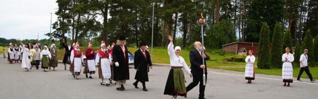 ФОТО: огонь Праздника песни и танца побывал в Пярнумаа