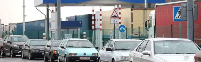 Почти в три раза за сутки возросла очередь легкового транспорта на въезд в Литву и Польшу