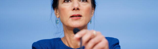 Немецкий политик Сара Вагенкнехт уходит с поста председателя созданной ею партии