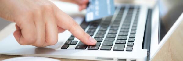 Доля безналичных платежей достигла исторически самого высокого уровня