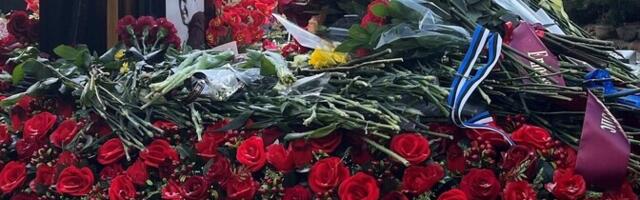 В Хельсинки установили скамью в память об Алексее Навальном