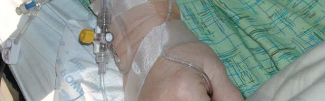 AFP: Численность смертей в Европе от коронавируса превысила 75 000