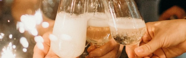 Подписанные Путиным поправки в закон могут запретить французское шампанское