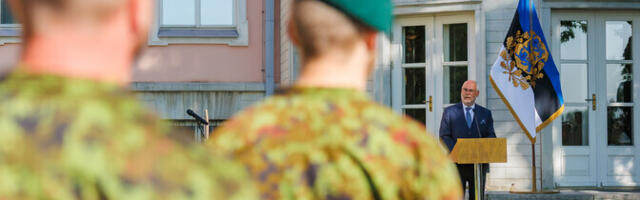 Карис не провозгласил закон о военной службе из-за нарушения принципа равного обращения