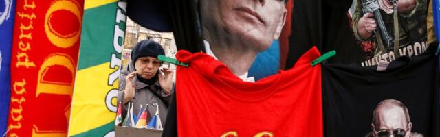 „Крым — наш“, флаги, магниты, футболки: у осужденного за сотрудничество с ФСБ нарвитянина нашли кипу российской символики