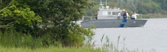 Пограничные катера на Кулгу вязнут в водорослях