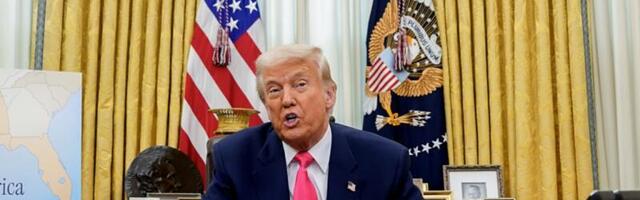 Трамп показал красную кнопку на своём столе в Белом доме и нажал на неё