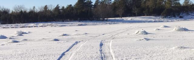 Новая ледовая дорога между островом Вормси и материком открыта